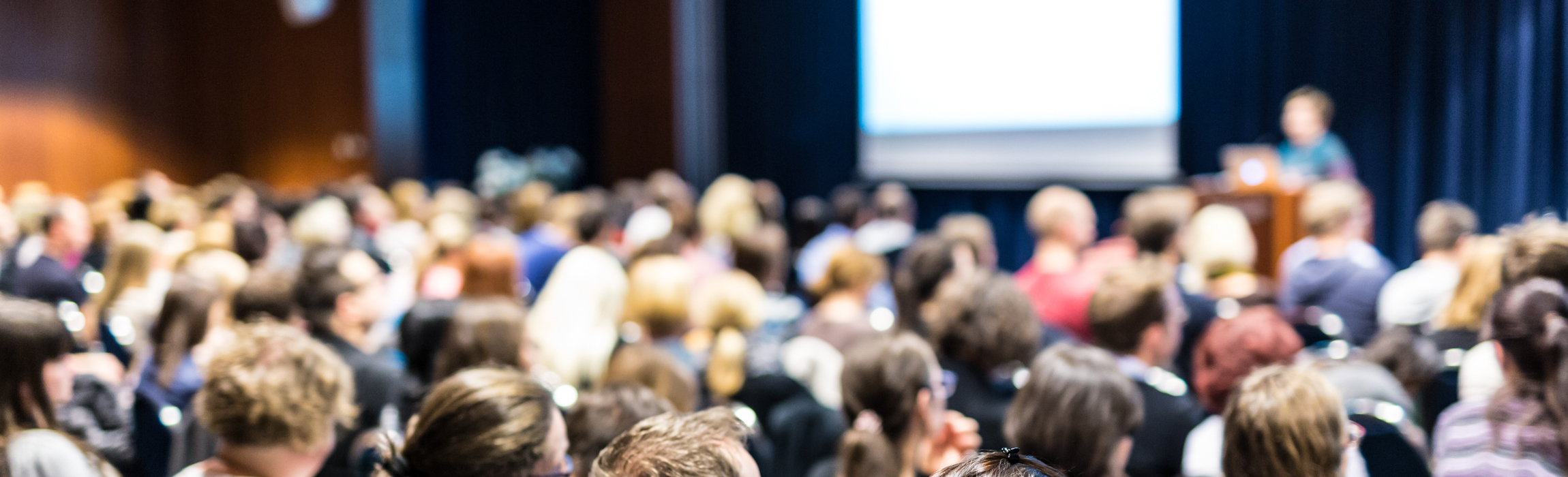 ny-33949342-speaker-giving-presentation-on-scientific-business